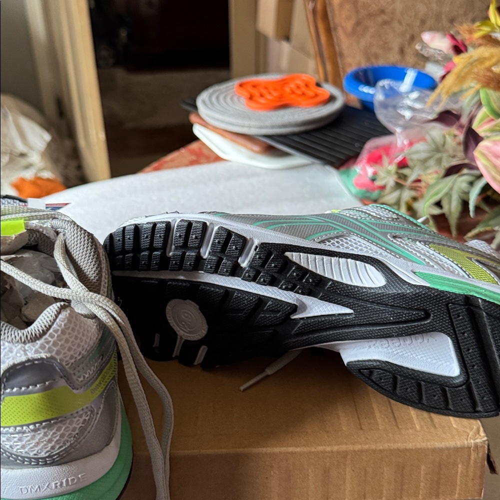 Ladies NWT REEBOK  Gray and Green Athletic Shoes - Picture 7 of 11